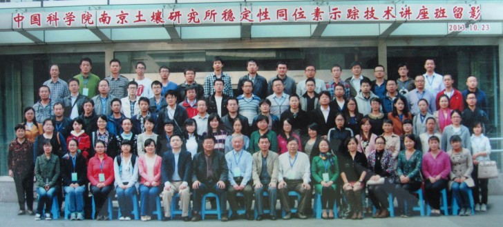 会议人员合影1.jpg