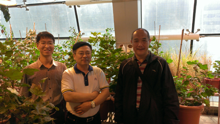 植生所人工气候室内合影.jpg