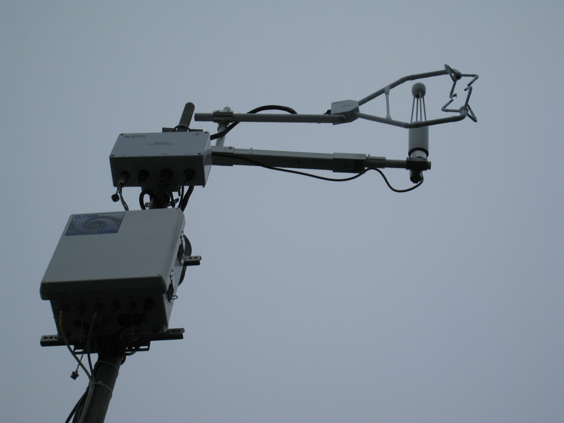 设置在观测铁塔顶端的OPEC通量观测系统